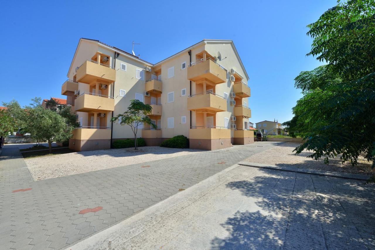 Apartments By The Sea Privlaka, Zadar - 14816 ภายนอก รูปภาพ